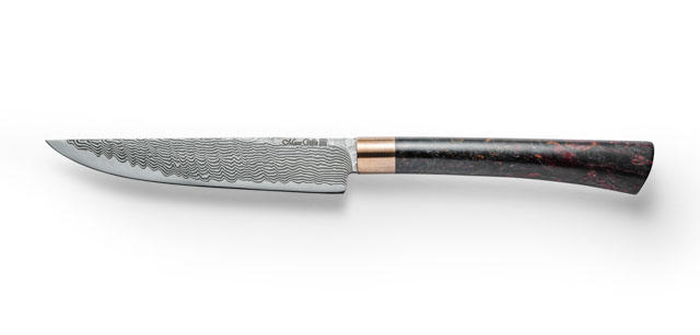 Steakmesser 2.2
Klinge: Rückenspitz-Klinge. 65 Lagen 'San Mei Damast' rostfrei
Griff: Maserbirke natur oder bunt (z.B blau oder schwarz-rot) stabilisiert. Zwinge und Abschluss aus Bronze oder 925er Silber