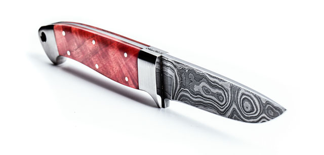 Jagd- und Freizeitmesser 05
Klinge: 360 Lagen wilder Damast
Griff: Pink Ebony mit Edelstahlbacken und 925er Silbernieten
